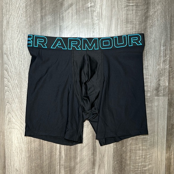 Under Armour Performance Microfiber Boxer Brief - Medium - Picture 1 of 3